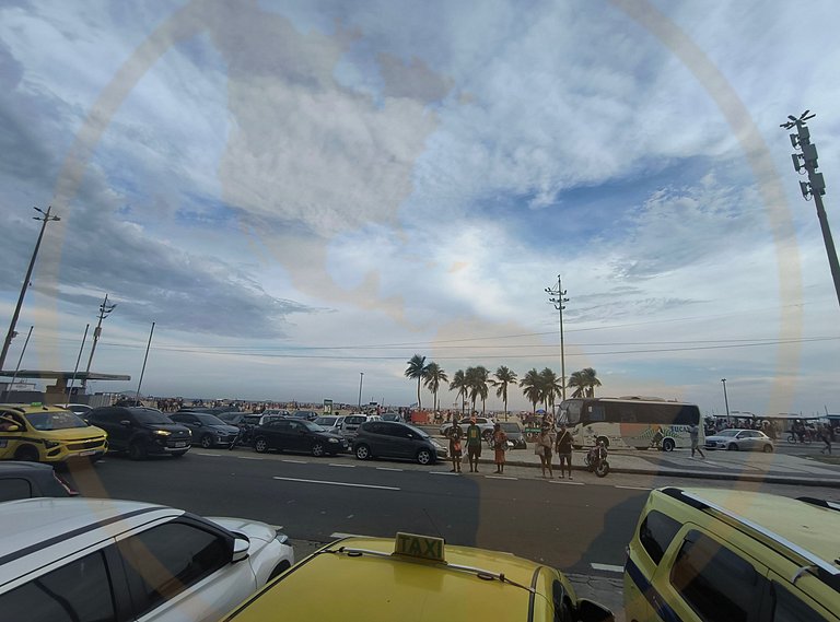 Leme - Av. Atlântica, pé na areia