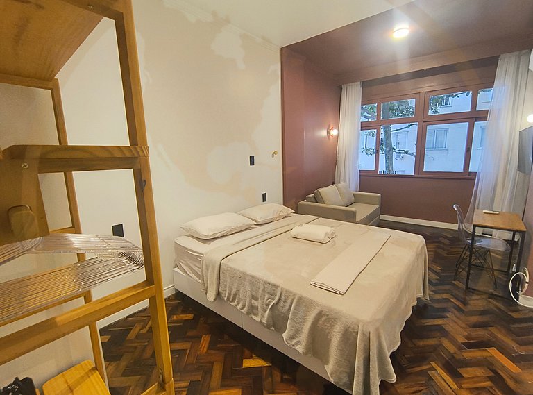 Leme - Av. Atlântica, pé na areia