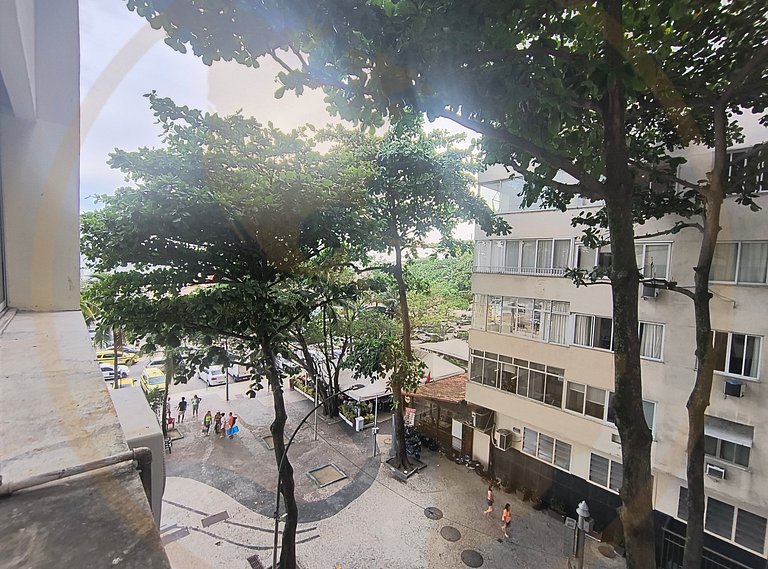 Leme - Av. Atlântica, pé na areia