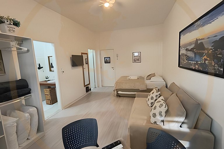 Estúdio "Tipo Casa" na Quadra da Praia do Leblon