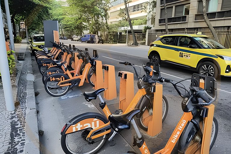 Estúdio "Tipo Casa" na Quadra da Praia do Leblon