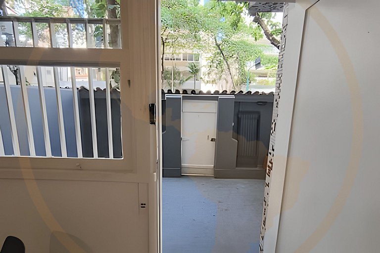 Estúdio "Tipo Casa" na Quadra da Praia do Leblon