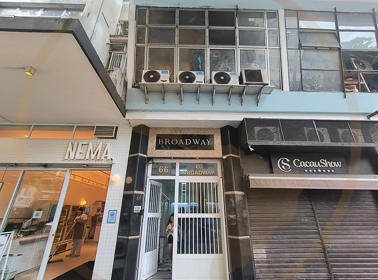 Estúdio moderno a poucos passos da praia