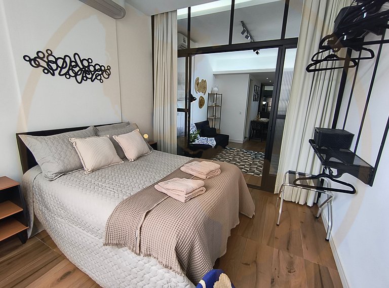 Estúdio moderno a poucos passos da praia