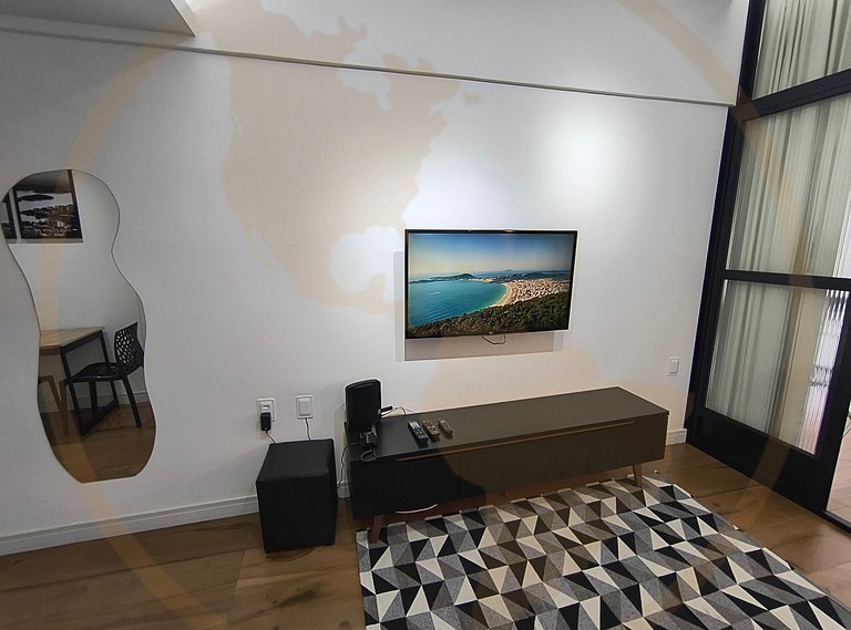 Estúdio moderno a poucos passos da praia