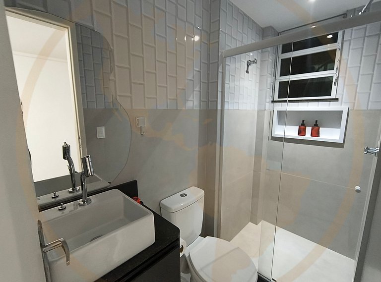 Estúdio moderno a poucos passos da praia