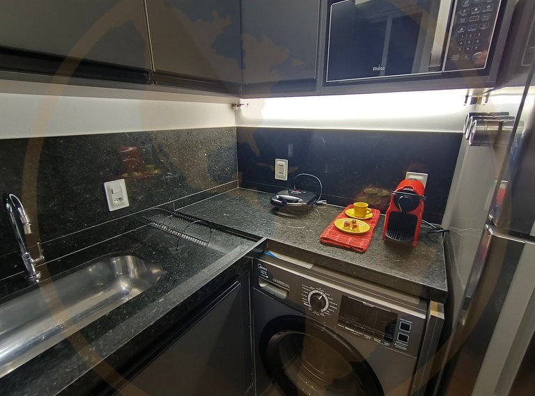 Estúdio moderno a poucos passos da praia