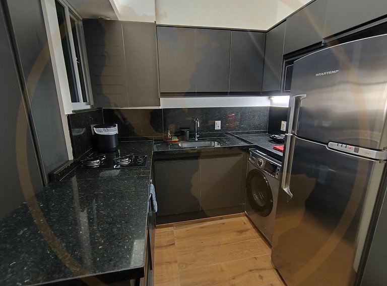 Estúdio moderno a poucos passos da praia