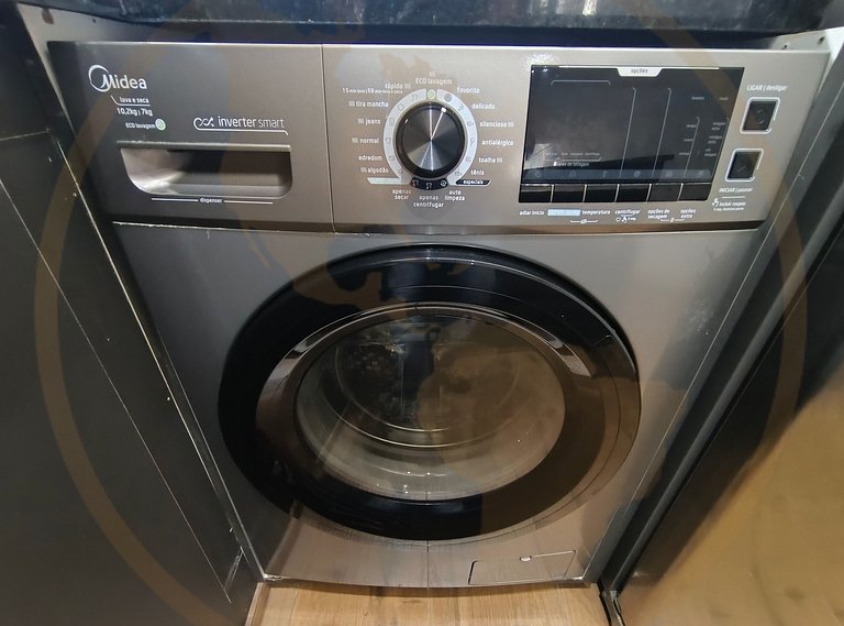 Estúdio moderno a poucos passos da praia