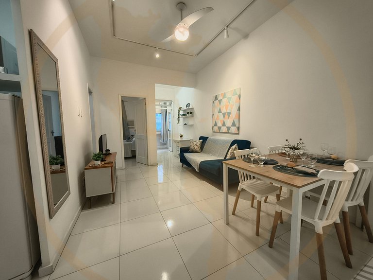 Copacabana: Apartamento equipado na praia