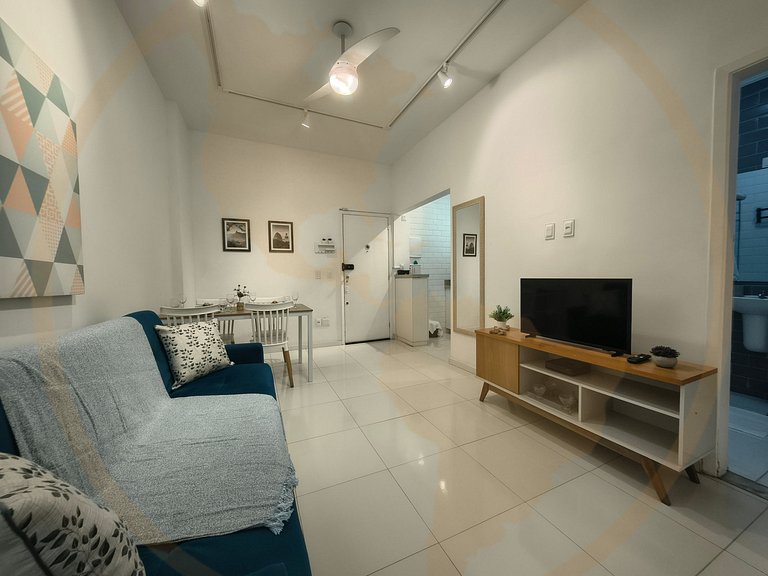 Copacabana: Apartamento equipado na quadra da praia