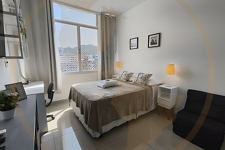 Praia de Botafogo II, shopping, bares e metrô