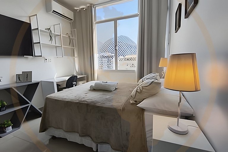 Praia de Botafogo II, shopping, bares e metrô